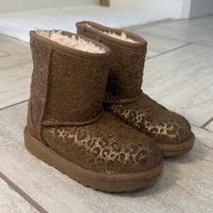 UGG little girls Classic II glitter leopard print Sz 12